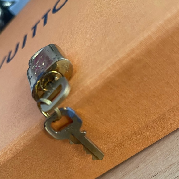 LV lock & key - Picture 3 of 4